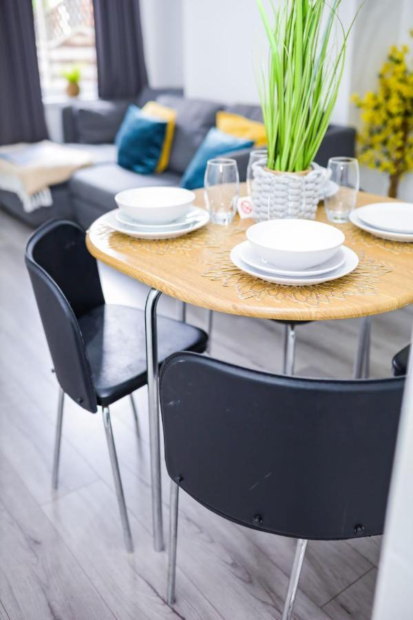 Beautiful 2 Bedroom House - Free Parking - Lt House Leicester Eksteriør bilde