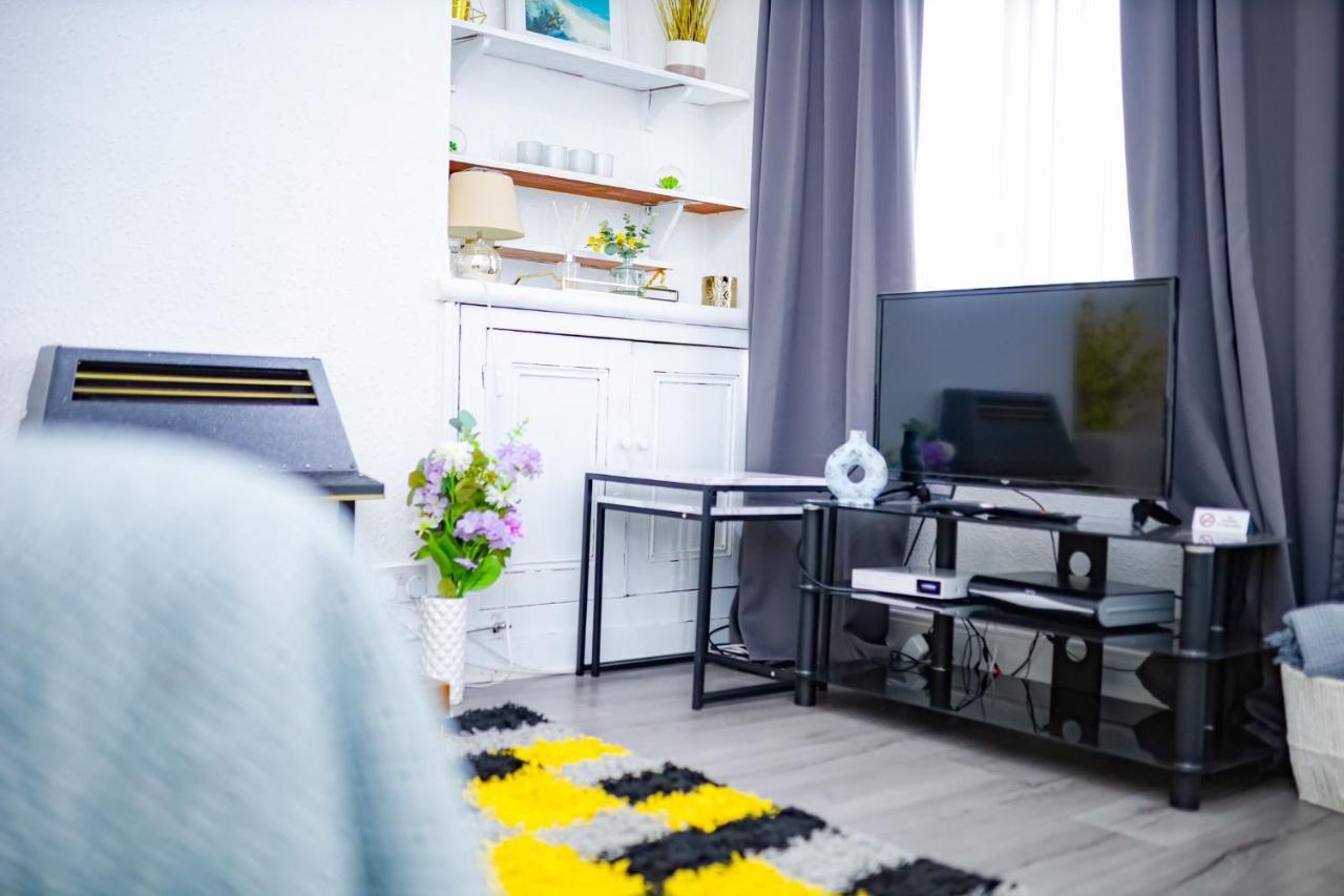 Beautiful 2 Bedroom House - Free Parking - Lt House Leicester Eksteriør bilde