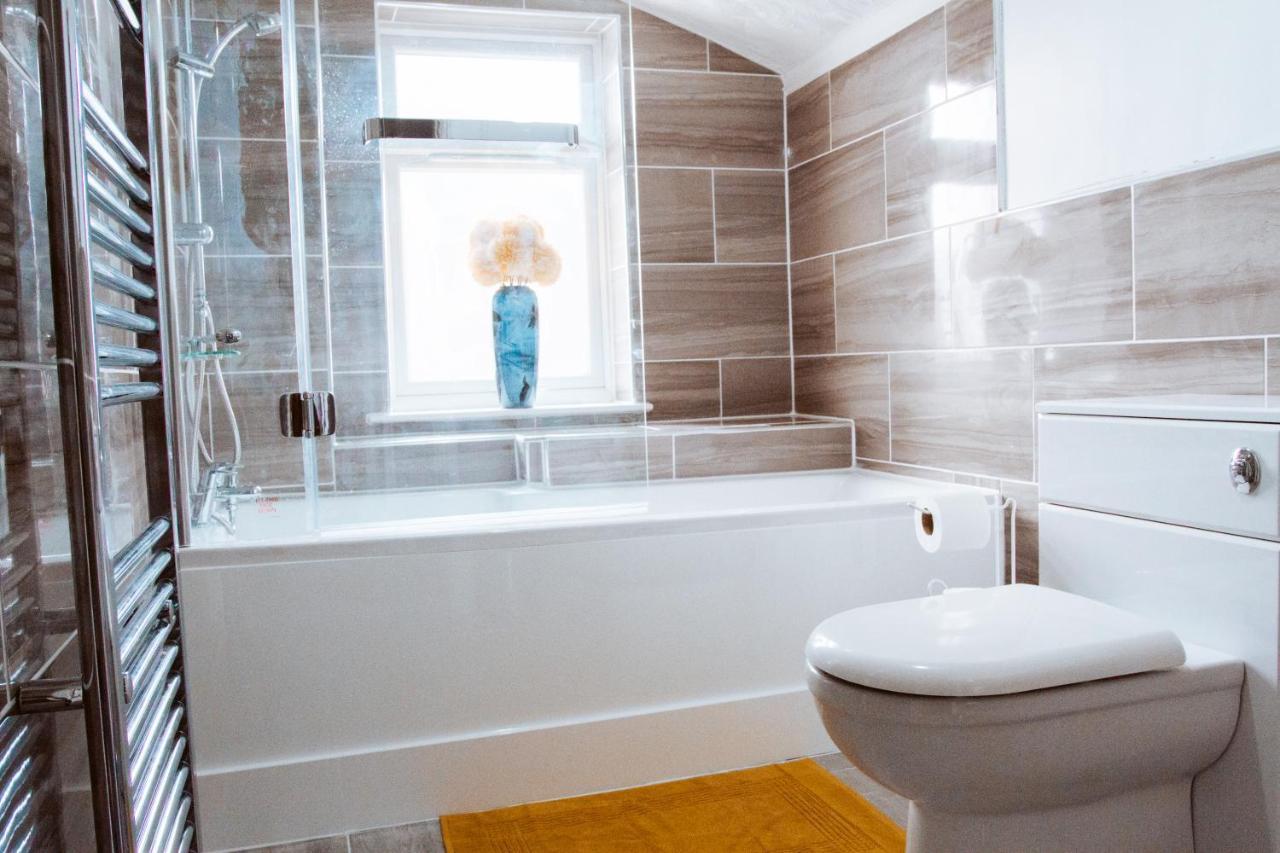 Beautiful 2 Bedroom House - Free Parking - Lt House Leicester Eksteriør bilde