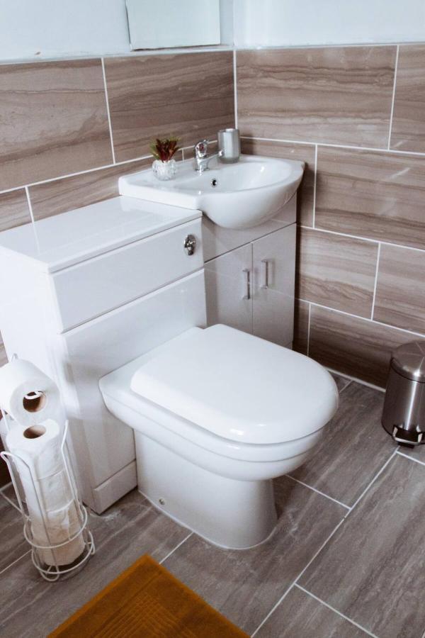 Beautiful 2 Bedroom House - Free Parking - Lt House Leicester Eksteriør bilde
