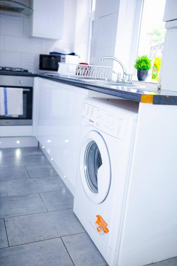Beautiful 2 Bedroom House - Free Parking - Lt House Leicester Eksteriør bilde